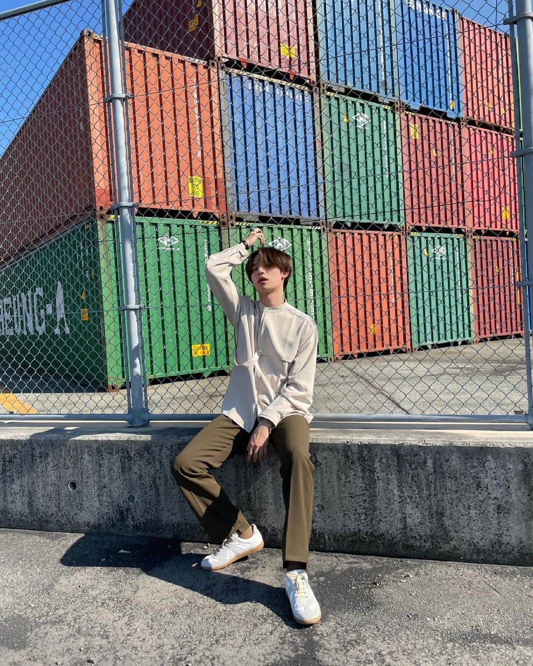 亮のインスタグラム：「僕がZOZOさんのチームの方達と製作した、僕にとって掛け替えのない服達を投稿させて下さい。最後になりますが、今まで本当に僕を応援して下さってありがとうございました。またどこかでお会いましょう。」