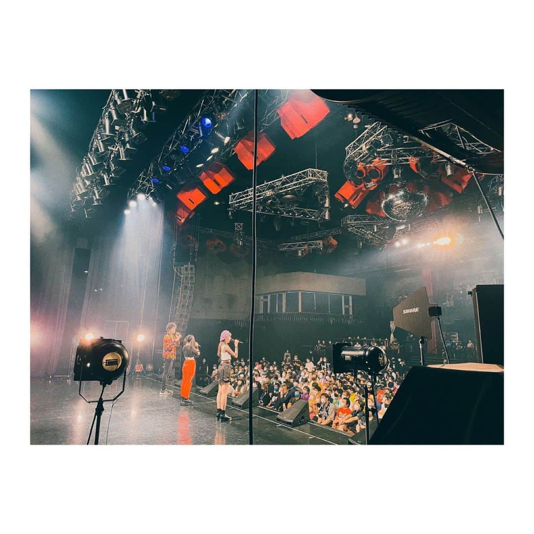 BmF【公式】のインスタグラム：「GIG TAKAHASHI 2ありがとうございました！！ たくさんの手拍子していただいて楽しく全力でパフォーマンスができました！！ 特典会もたくさんお話しできて幸せでした🥳 フォローしてくださったみなさんありがとうございます！！！ (フォローはずさないでくださいね！) これからも応援よろしくお願いします！ #GIGTAKAHASHI2 #BmF #IZARION」