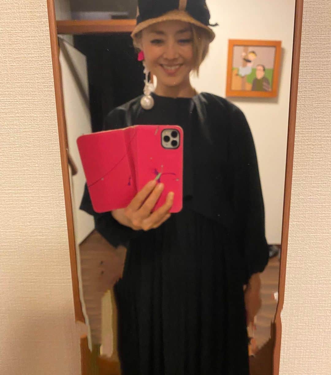 熊谷真実さんのインスタグラム写真 - (熊谷真実Instagram)「せっかくドレスアップしたのに、写真撮ってもらうの忘れて。  自撮り。 ツーピースなの、このドレス。 着物の生地でできてるドレス 動くと綺麗 #着る機会できてよかった #熊谷真実 #たまにはドレスアップ #ドレスアップ #着物リメイク」6月26日 22時25分 - mami_kumagai310