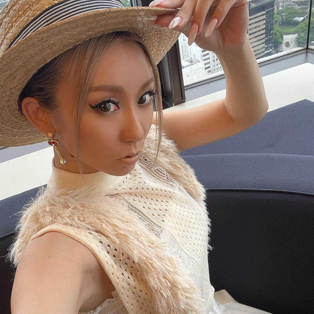 倖田來未さんのインスタグラム写真 - (倖田來未Instagram)「. 広島トークショー第二部！ 倖田來未やなくて、もうくみことして喋ってます。 広島の皆さん温かく迎えていただきありがとうございました！！ ⁡ #なんの話 #してたらこの顔なるのかわかりまへん #倖田來未 #トークショー #広島 #第二部 #kodakumi #衣装 #fashion #leinwande #pameopose #apmmonaco #giuseppezanotti」6月26日 22時34分 - kodakumi_official