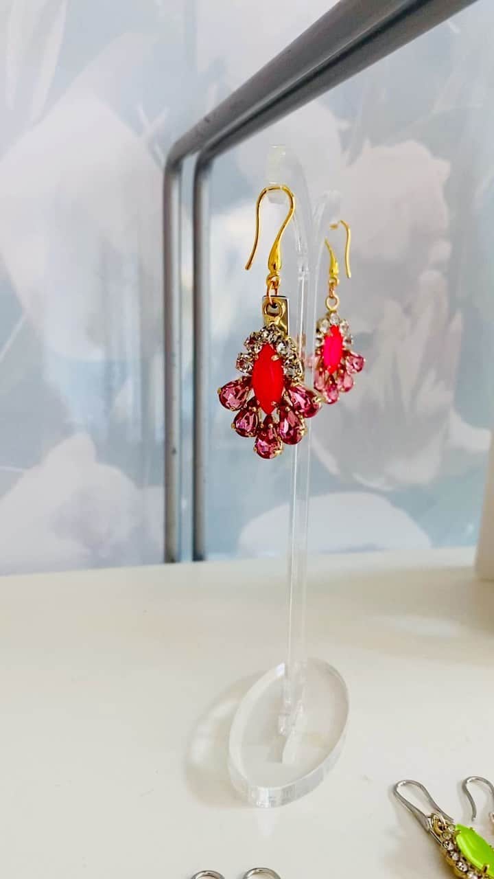 のインスタグラム：「Colorful Crystals Earrings and Jewelry 🍓❣️💗 .  #colorfuljewelry #handmadejewelry #jewelry #uniquejewelry #statementjewelry #beadedjewelry #oneofakindjewelry #handmade #jewelryaddict #jewelrydesign #beadedjewelryofinstagram #artisanjewelry #earrings #gemstonejewelry #beadedjewelryinfluencer #jewelrydesigner #jewelryinspiration #worldjewelryofinstagram #summerjewelry #jewelrygram #handcraftedjewelry #statementearrings #jewelrymakersofinstagram #bohojewelry #colorful #trendyjewelry #instajewelry #summerjewels #czechbeads #bhfyp」