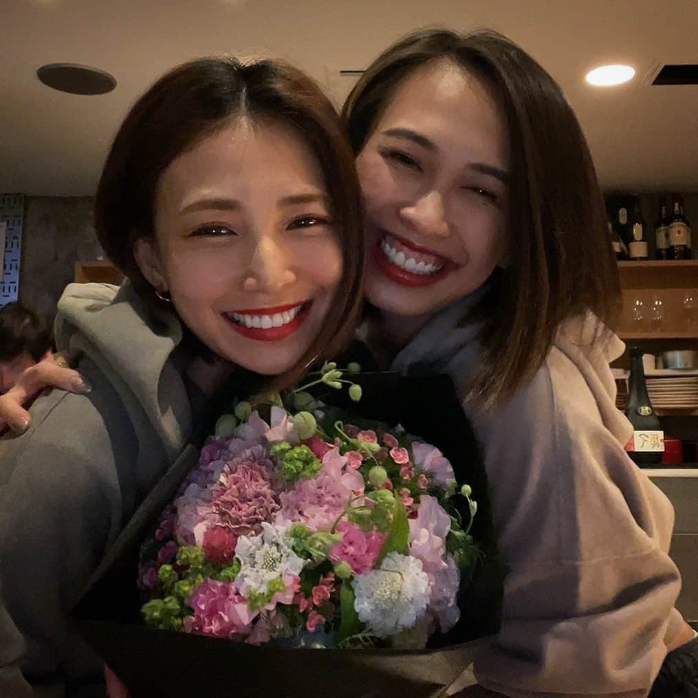 澤田友美のインスタグラム：「. あれから半年たって、まさか今一緒のプロジェクトチームなのがうれしい‼︎ 絶対に大丈夫🔥✨☺️ 人生もう一度再スタート覚悟いれかえて進もう🌈✨」