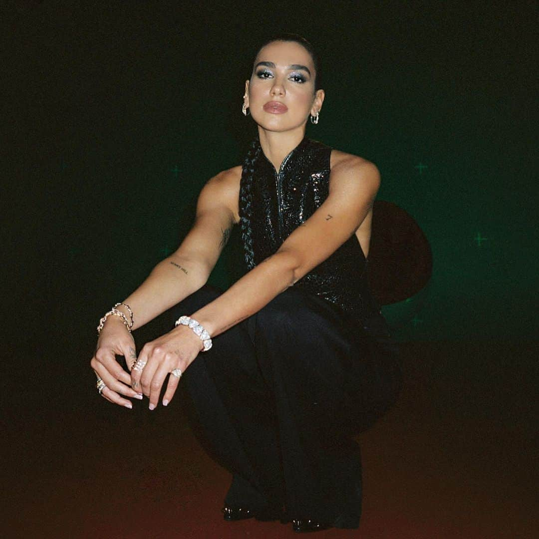 デュア・リパさんのインスタグラム写真 - (デュア・リパInstagram)「more from @spotify today’s top hits filming 👾」6月27日 0時04分 - dualipa