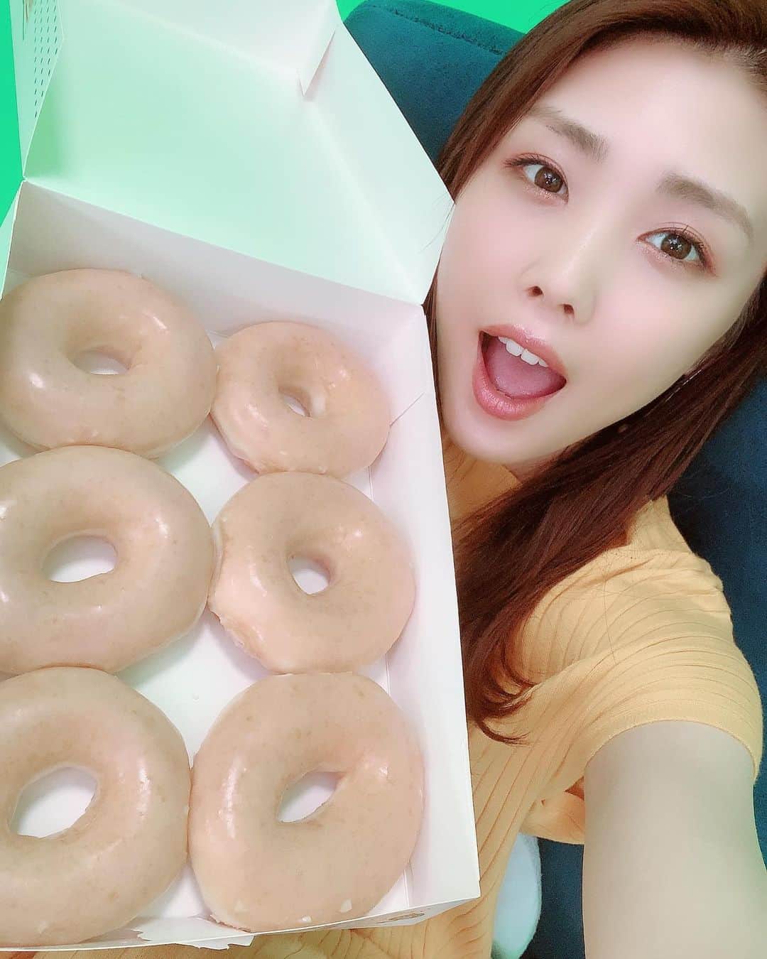 青海のインスタグラム：「ドーナツ幸せ🍩🍩🍩 最近ドーナツが好き🍩🍩🍩  #krispykremedoughnuts  #donuts」