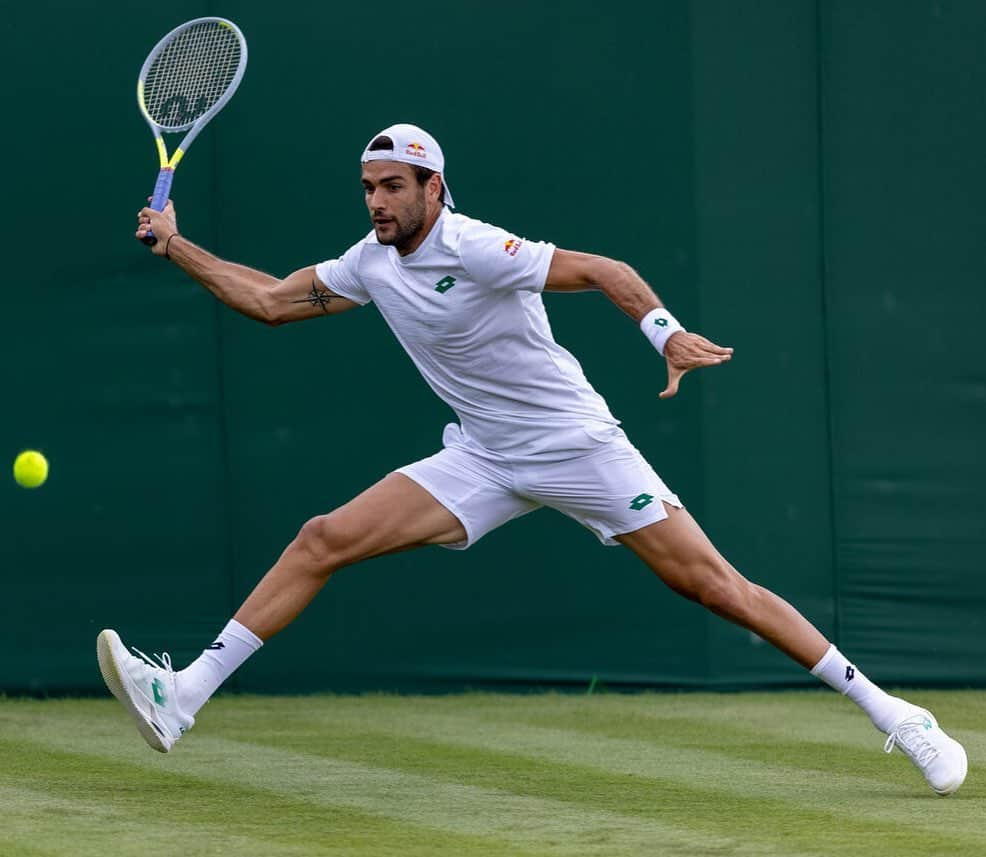 マッテオ・ベレッティーニさんのインスタグラム写真 - (マッテオ・ベレッティーニInstagram)「@wimbledon 🔨🌱🍓🎾」6月27日 1時24分 - matberrettini