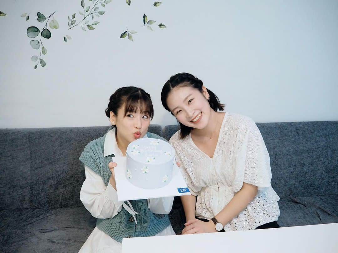 仲川遥香のインスタグラム：「Ini kue ulang tahun siapa ya? Aku ????? Bukannnn😂😂😂 人の誕生日ケーキを自分誕生日ケーキのように写真撮る私🤣 私の誕生日ではありません😂🤪💖 #indonesia #jepang #ulangtahun #birthday #ジャカルタ生活 #海外生活 #仲川遥香 #🇯🇵🇮🇩」