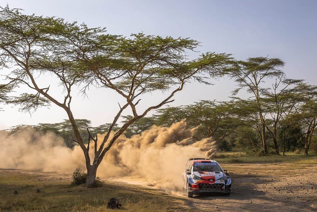 勝田貴元さんのインスタグラム写真 - (勝田貴元Instagram)「P2 after Day3 of @wrcsafarirally ! Storm made incredible conditions, we got damage on the car but we survived… Just focus on my job tomorrow!  WRC ラリーサファリ3日目を終えて総合2番手！ 最後の30kmSSは嵐… クルマにダメージがありましたが幸い少しのロスで済みました… いよいよ最終日！👊 自分が今すべき仕事に集中します！  #TK18  📸 @timoanisphotography」6月27日 3時57分 - takamotokatsuta