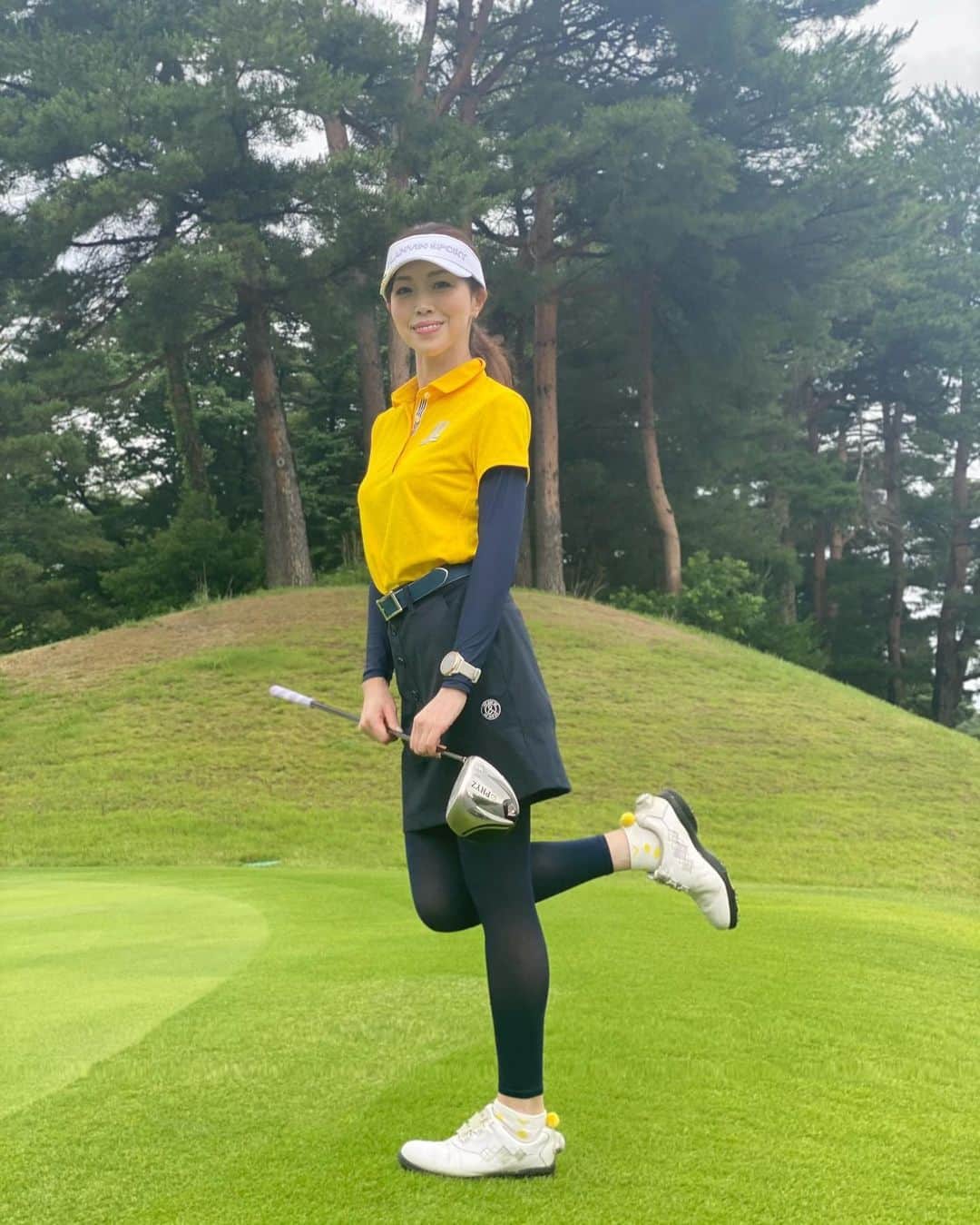 ImotoEtsuyo さんのインスタグラム写真 - (ImotoEtsuyo Instagram)「#おはようございます  ・  ・ 先日のゴルフ。 #ゴルフコーデ   本当はポロシャツとスカートで スッキリと着こなしたいのですが、  日焼け対策に インナーを着て（ ; ; ）  ・ #tops ➡︎ @lanvin_sport_official  #ランバンスポール  #skirt ➡︎ @andperse_official  #アンパスィ   #golf  #golfgirl  #golfstagram  #golfwear  #ゴルフ  #ゴルフ女子  #ゴルフコーデ  #lanvinsport  #ゴルフウェア  #ランバンスポール  #大人上品 #ゴルフコーディネート  #コーデ  #大人可愛い  #大人ゴルフファッション #ゴルフ場  #西武園ゴルフ  #西武園ゴルフ場」6月27日 6時13分 - bisuhada