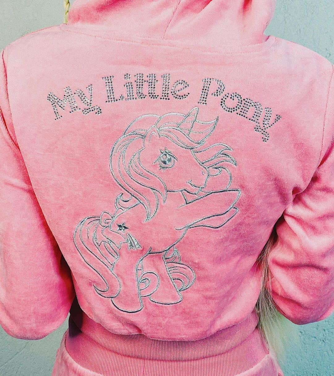 ミランダ・イバネスさんのインスタグラム写真 - (ミランダ・イバネスInstagram)「Pequeño pony, pequeño pony a tu lado siempre estaaaare 🎶🥲🦄💕✨⁣ ⁣⁣ Ofni: @dollskill x @mylittlepony⁣ ⁣⁣ #dollskillxmylittlepony」6月27日 6時42分 - miranda_ibanez