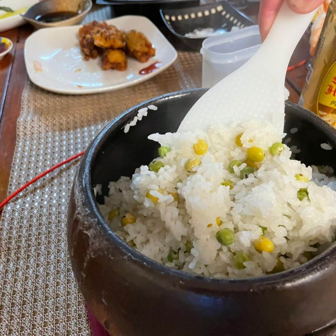 モモコさんのインスタグラム写真 - (モモコInstagram)「トミーズ雅のうちでマサが炊いた豆ご飯🍚 美味しくておかわりしてもーた😆 ３８年の付き合い❗️全く気を使わん❗️ 子供も嫁も親戚みたい😊笑笑 結婚おめでとう㊗️  さて、今日はアインシュタインの特番に出演してます❗️ 観てね〜💕 ○6/27(日)MBS「アインシュタインの愛シタイン」14:00〜  今日配信のYouTubeは、長女と2人で朝ごはんトークです✨ 普段の朝の様子をカメラまわしました❗️ 配信は19時からです。 見てね〜😊   #ハイヒールモモコ #👠 #👠🍑 #CHANEL #シャネラー #グルメ #アメブロ  #YouTube #モモコ新聞 #朝ごはん #娘とトーク #トミーズ雅 #同期 #豆ご飯 #アインシュタインの愛シタイン #特番」6月27日 6時46分 - highheel_momoko