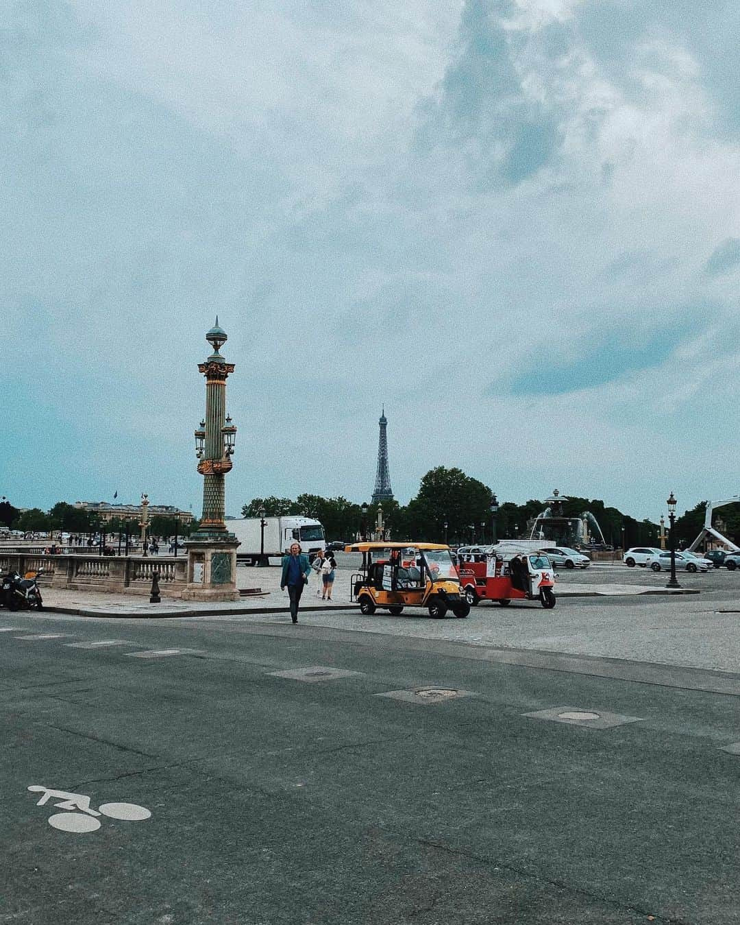 エリザベータ・トゥクタミシェワさんのインスタグラム写真 - (エリザベータ・トゥクタミシェワInstagram)「Paris, I’m in love. Again…💙 . . . Ps: Бойтесь своих желаний! 😄」6月27日 6時47分 - liza_tuktik