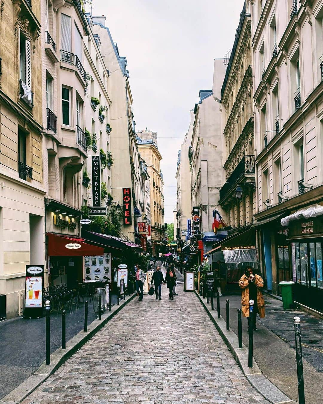 エリザベータ・トゥクタミシェワさんのインスタグラム写真 - (エリザベータ・トゥクタミシェワInstagram)「Paris, I’m in love. Again…💙 . . . Ps: Бойтесь своих желаний! 😄」6月27日 6時47分 - liza_tuktik