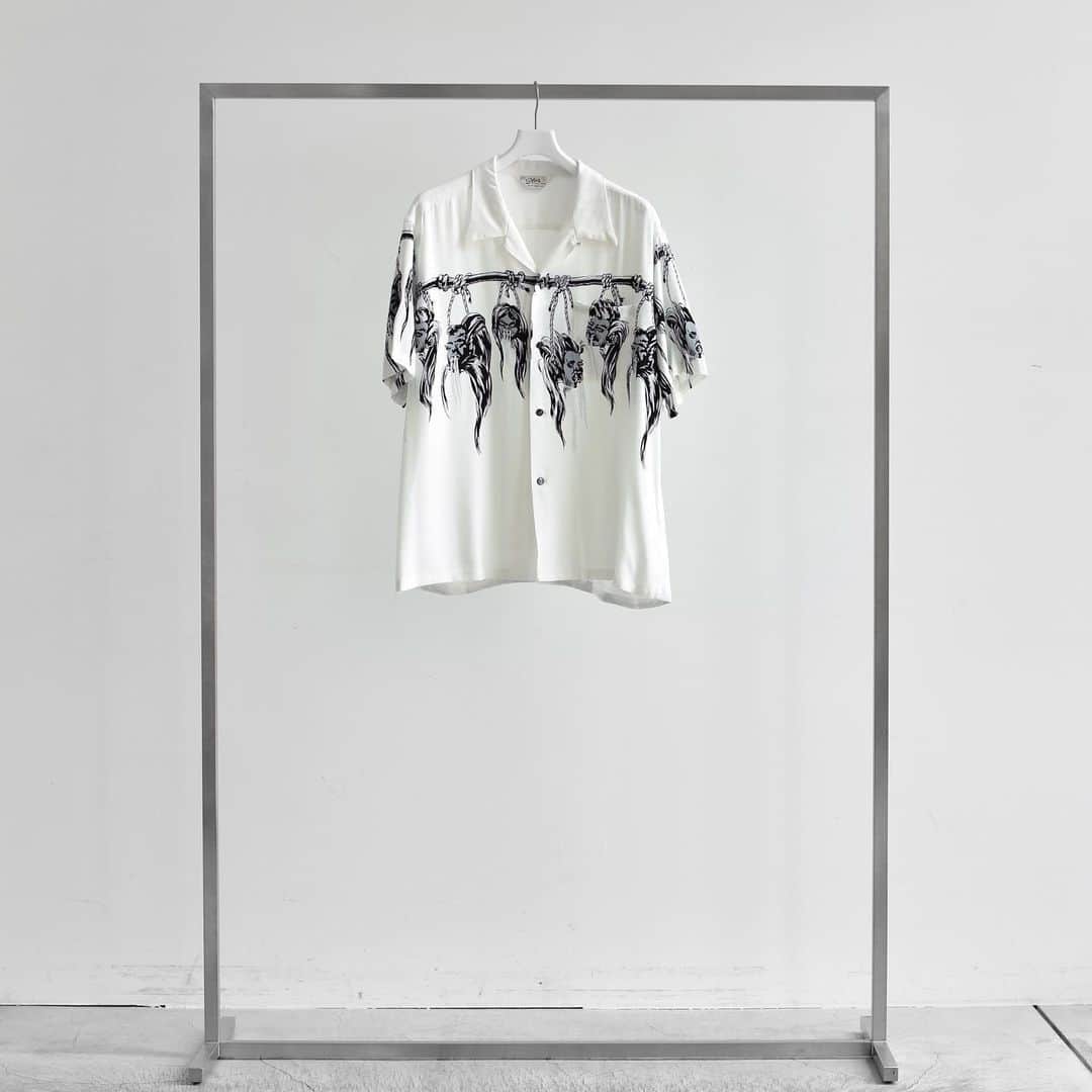 beams_harajuku_officialのインスタグラム：「…  ＜STAR OF HOLLYWOOD＞ "SHRUNKEN HEAD SHORT SLEEVE RAYON SHIRT SPECIAL" @beams_harajuku_official  #starofhollywood #21ss #beams #ビームス #harajuku_beams #HARAJUKUSTYLE #mensfashion #menswear #wear #style #fashion」