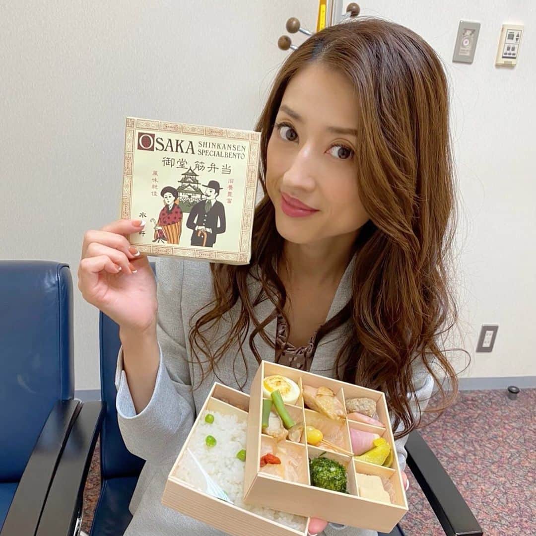 小沢真珠さんのインスタグラム写真 - (小沢真珠Instagram)「今夜フジテレビで0時30分〜、「ゆりやんと七人のツッコミ」がOAです。わたしはドラマパートで出演してます。大阪で撮影だったのですが、美味しいものを沢山食べれて幸せでした♪   https://www.ktv.jp/yuriyan-r-1/  #ゆりやんと七人のツッコミ #関西テレビ #プロデューサー役 #是非ご覧ください」6月27日 10時30分 - maju_ozawa