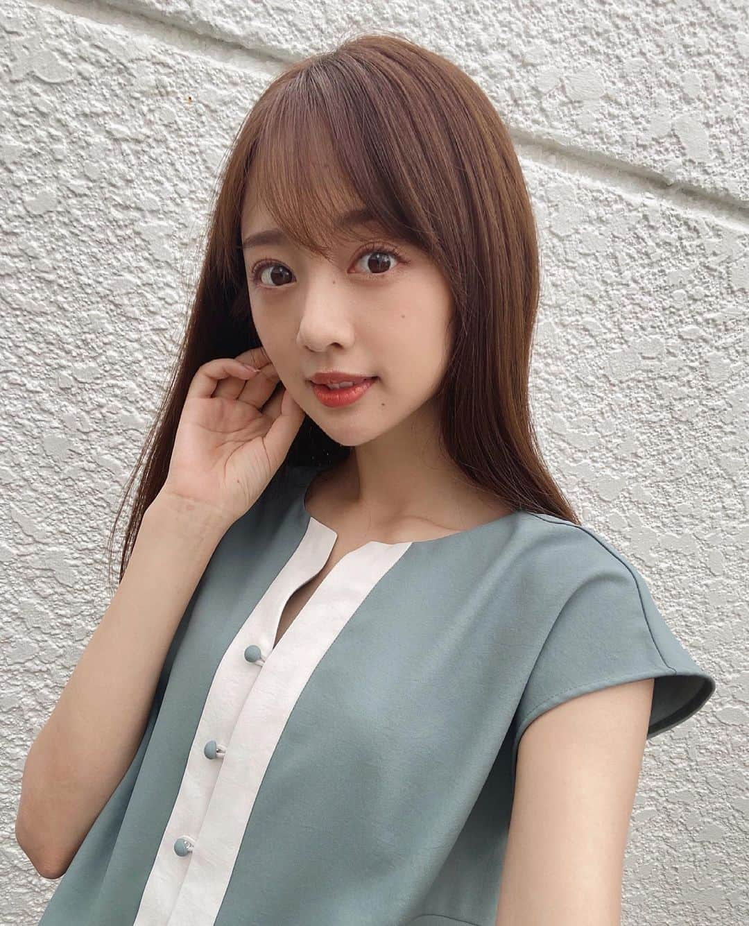 熊江琉唯さんのインスタグラム写真 - (熊江琉唯Instagram)「緑が好きだから気づいたら緑っぽい服たくさん集めてる（笑）（笑）  今日のトップスは @tonal_official さんのもので グリーンと青の間みたいな色がすごく好みでした💚  ほかの色も可愛かったからZOZOで覗いてみてほしー！ あ、あとZOZOTOWNで今日27日だけ1,000円クーポン＋10%offになってた！お買い得ですーっ(*´꒳`*)🤍  #tonal #fashion #ootd #outfit #outfitoftheday #今日のコーデ #コーデ #ブラウス #ファッション」6月27日 11時11分 - ruikumae