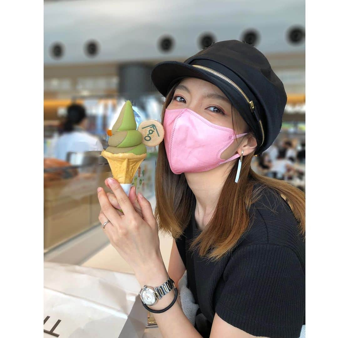 真野恵里菜さんのインスタグラム写真 - (真野恵里菜Instagram)「お久しぶりです🇯🇵 . . お店に入って1番に目に入ったこのキャスケット！ 大のお気に入りになりました☺️💕 . . 抹茶とほうじ茶のソフトクリームも美味しかったぁ🤤 #キャスケット #ソフトクリーム」6月27日 11時04分 - erinamano_official