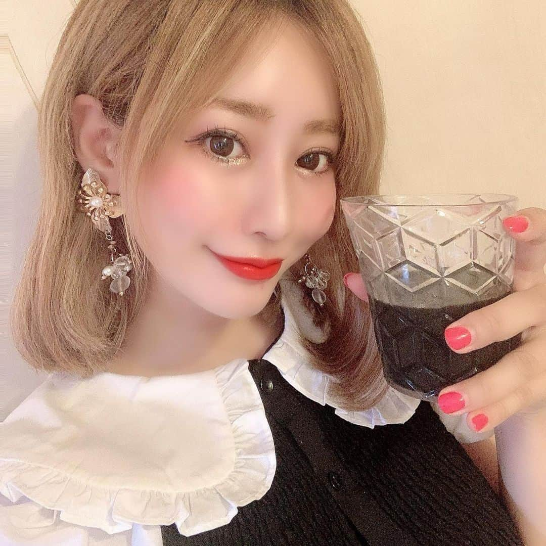 keikoのインスタグラム：「これを飲めば脂を吸収して体外へ。 この夏にむけてのダイエットされる方にオススメです！  @uconnect_official  pr#uconnect_official#黒汁フィットネス#kurojil#チャコールクレンズ#ユーコネクト#飲むサプリ#美容#ダイエット」