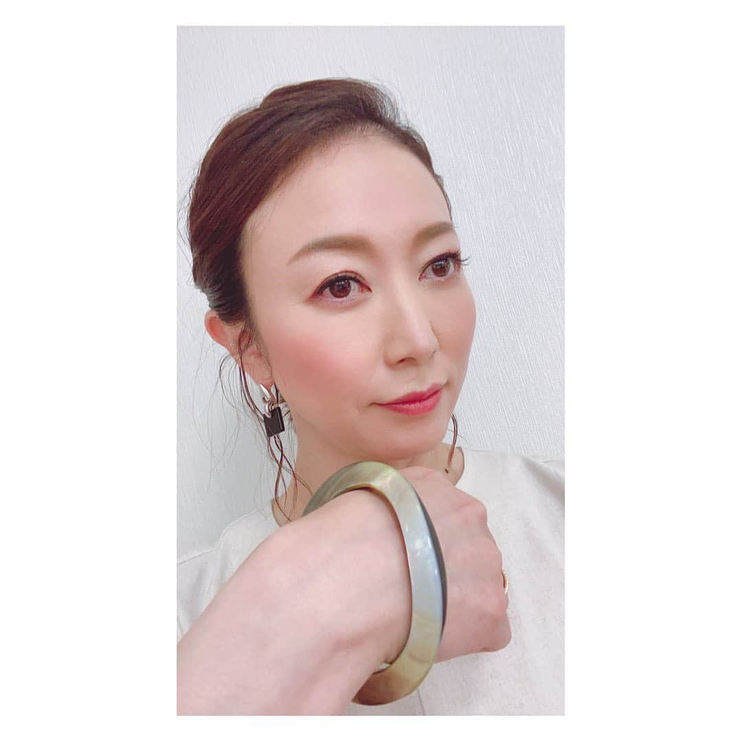 田中雅美さんのインスタグラム写真 - (田中雅美Instagram)「事前に告知できずに申し訳ありませんでした。 本日OAでございました、テレビ朝日「テレビタックル」に出演させていただきました。  ・ ・ 着用した衣装はこちらでした！  ・ ・  ワンピース @zampa_co.ltd #ザンパ  アクセサリー @abiste_official  シューズ @dianashoespress  #テレビ朝日 #テレビタックル #衣装」6月27日 22時00分 - tanakamasami_official