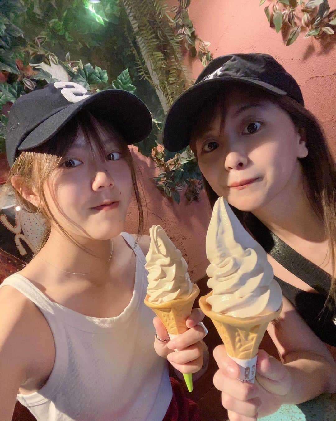 山崎桃子さんのインスタグラム写真 - (山崎桃子Instagram)「ソフトクリームが大好物🍦💓 #好きなもの大体同じ  #いつかのなにか」6月27日 20時47分 - momochan0910