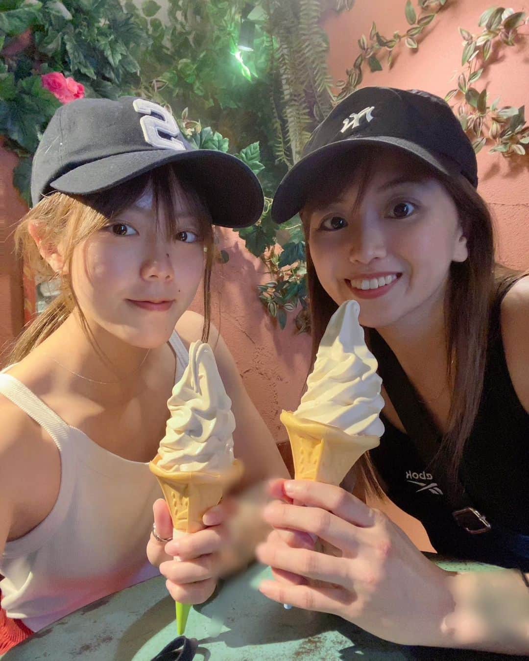 山崎桃子さんのインスタグラム写真 - (山崎桃子Instagram)「ソフトクリームが大好物🍦💓 #好きなもの大体同じ  #いつかのなにか」6月27日 20時47分 - momochan0910