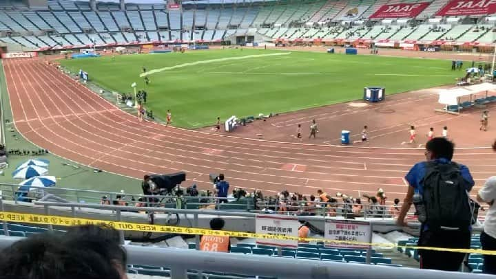 坂東悠汰のインスタグラム：「. 日本選手権ラスト1周🏃🏻‍♂️  テレビであんま映ってなくて 「集団から離れてたのにどこから来たん！？」 ってわりと連絡もらったんで、現地に来てた高校の友達が撮ってくれた動画を見てください🙋‍♂️ 友達の声が入ってるんで音声はオフですがそこはご了承ください。  ラスト1周は55秒で自己ベストでしたが、次はもっとテレビに映るポジションで走れるように頑張ります！ . #日本選手権 #ラスト1周」