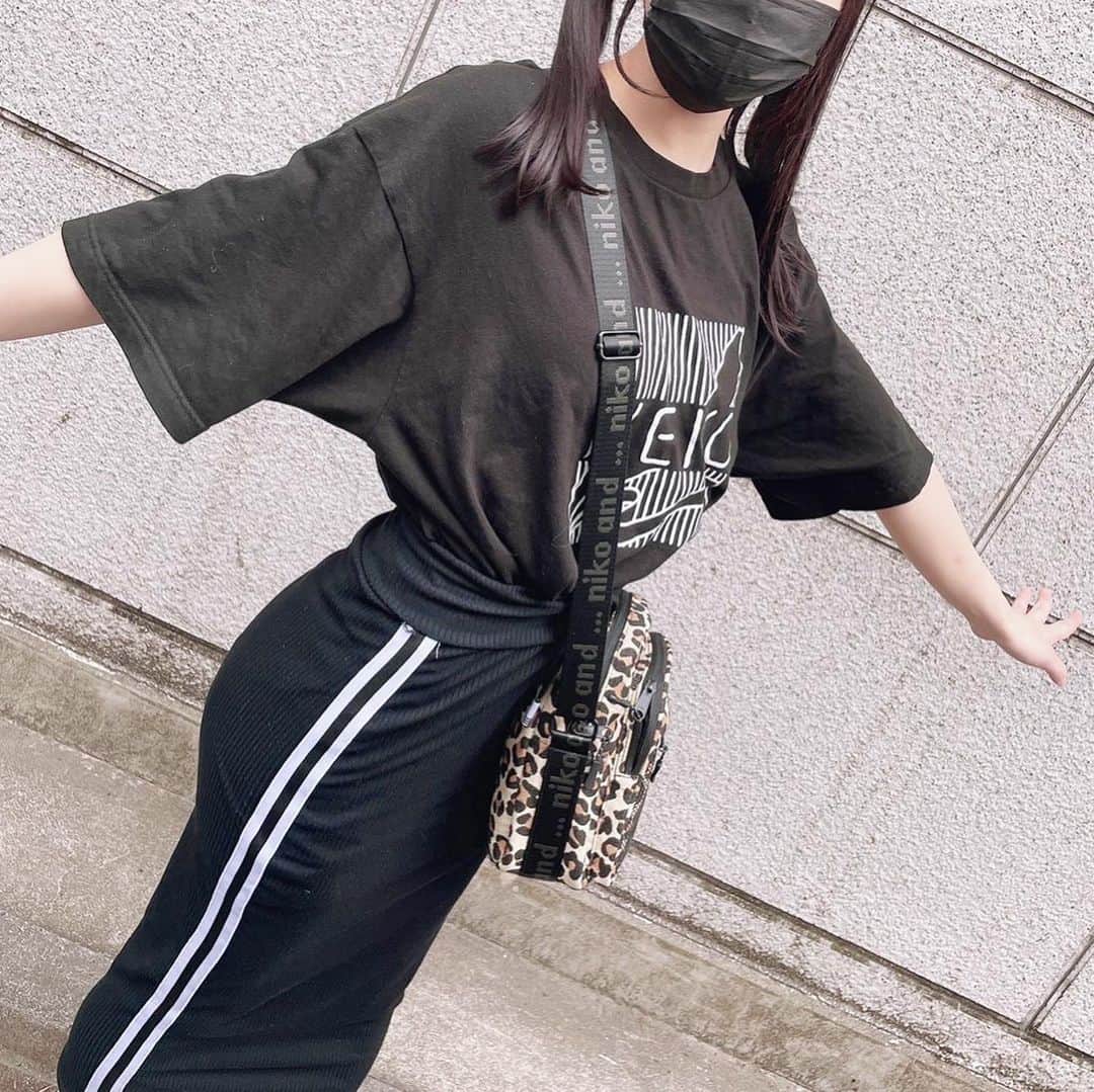 鈴芽さんのインスタグラム写真 - (鈴芽Instagram)「. NEKO T-shirt 🐾 . . 私服で着がち❤︎❤︎❤︎ . おそろいしてくれてもいいんだよ？ 東京女子プロレスの会場でげっと♡」6月27日 21時18分 - suzume_tjpw