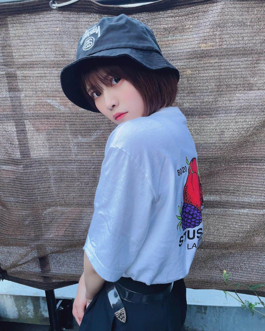 佐藤まりんのインスタグラム：「. stussyコーデ◎ たまにモノトーンなの着たくなる . . . tops #stussy  pants #gu  hat #stussy belt #whoswhogallery  . . .」