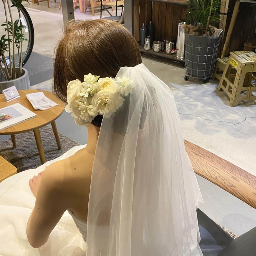 R.Y.K Vanilla Emuさんのインスタグラム写真 - (R.Y.K Vanilla EmuInstagram)「花嫁さまhair  シンプルスタイル 生花を沢山付けました🌸  #ヘアメイク#ヘアアレンジ#結婚式#セットサロン #ヘアセット #アップスタイル #プレ花嫁 #フォトウェディング #前撮り #結婚式ヘア #ロケーション撮影#結婚式準備 #ヘアアクセサリー #お呼ばれヘア#着物ヘア#花嫁ヘアメイク#2021秋婚 #成人式ヘア#花嫁ヘア#成人式#振袖ヘア #花嫁ヘアスタイル #振袖#ブーケ#生花#2021夏婚#髪飾り#結婚式前撮り#ウエディングヘア#出張ヘアメイク」6月27日 21時58分 - ryky0101