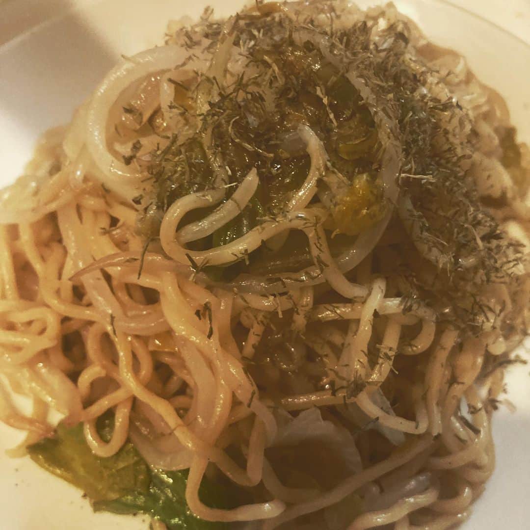 こーすけさんのインスタグラム写真 - (こーすけInstagram)「塩焼きそば。 もやしとレタスで野菜メインです。  青のりたっぷりかけると美味い！」6月27日 13時10分 - kosuke_saiore