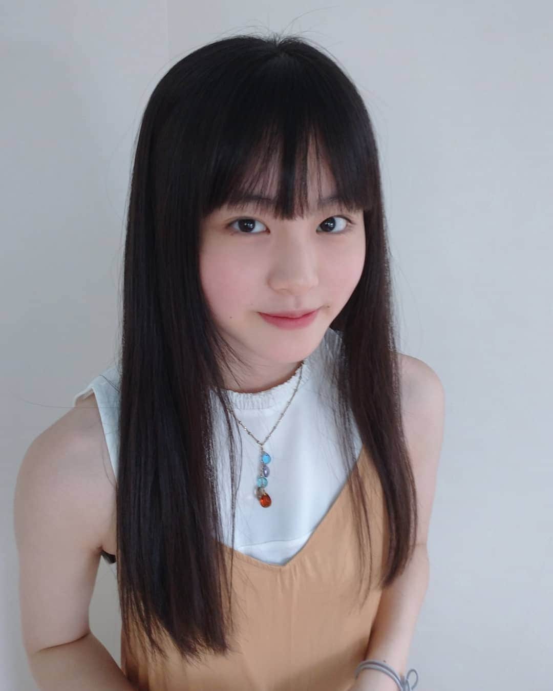 丸本凛のインスタグラム：「もうすぐ夏休み🏖️  #photooftheday#instagood#instamood#16yearsold#yellowonepiece#glassjewelry#japanesegirl」