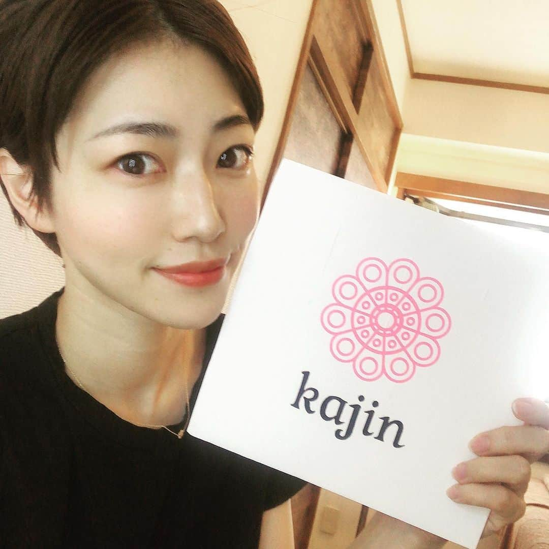 市川まさみさんのインスタグラム写真 - (市川まさみInstagram)「久々に #kajin さんに行ったよ❤︎  前回は #ボディハイフ (二の腕、脚)だけだったけど 今回は気になっていた顔の #ハイフプラス #プラズマシャワー もやって頂きました❤︎  私は代謝が高めだから効果が出やすいみたいでやった直後からフェイスラインがキュって上がってるのを実感して感動しちゃった！！  2週間後にさらに効果を実感できると教えて頂いたので今から楽しみです❤︎❤︎❤︎  気になる箇所を細かく相談しながら施術してもらえるからピンポイントでケア出来るのも本当に嬉しい❤︎20代ラストしっかりケアして良い30歳迎えるぞー！！！  今回も本当にありがとうございました❤︎❤︎❤︎  恵比寿kajinインスタ☞@ebisukajin_ps   #恵比寿 #恵比寿kajin #エステ #プライベートサロン #エイジングケア #アンチエイジング #リフトアップ #若返り #しわ #ほうれい線 #小顔 #むくみ #くすみ #美肌 #艶 #ツヤ肌 #フェイシャル #毛穴 #毛穴ケア #たるみ #脂肪 #引き締め #美容 #HIFU #ハイフ」6月27日 17時14分 - ichii710