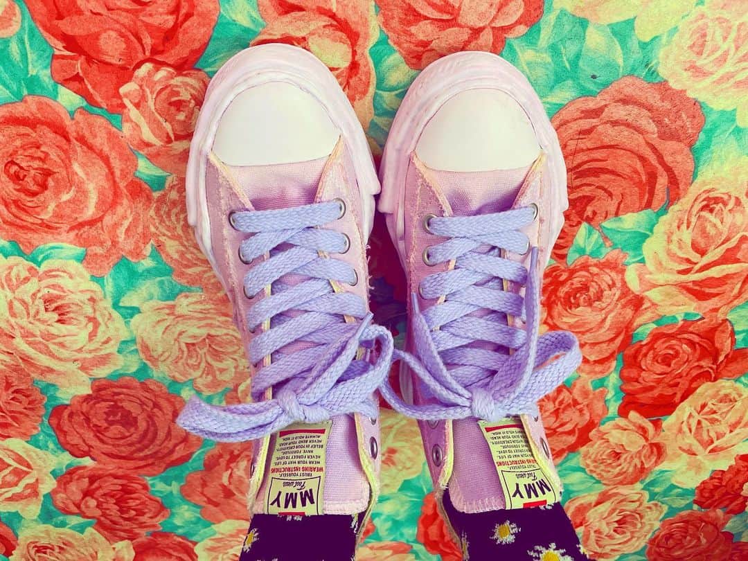 LiSAさんのインスタグラム写真 - (LiSAInstagram)「おにゅの靴めちゃかわゆ👟 絶妙なピンクと紫💜💕 初おろし日👟」6月27日 17時52分 - xlisa_olivex