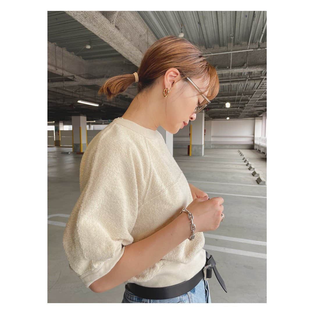 野尻美穂のインスタグラム：「ワイヤレスイヤホン、沢山教えてくれてありがとうございます🤝！！ 引き続きもう少し悩むけど、、  今のところ ⚪︎ipods pro ⚪︎SONYの1000XM4 ⚪︎BANG&OLFUSEN で悩んでる！ 明日には決めて買うんだ！  これでzoomも娘がいない移動中も電話もストレスフリーにしてやるぅ！  同時にDM沢山来てたこのトップスは @unfil_516 の！パイルが気持ちいいし、形もかわいい☺️👌 私はサイズ1でコンパクトに着てるよ（だから腕上げるとすぐお腹見えます気をつけて😶‍🌫️」