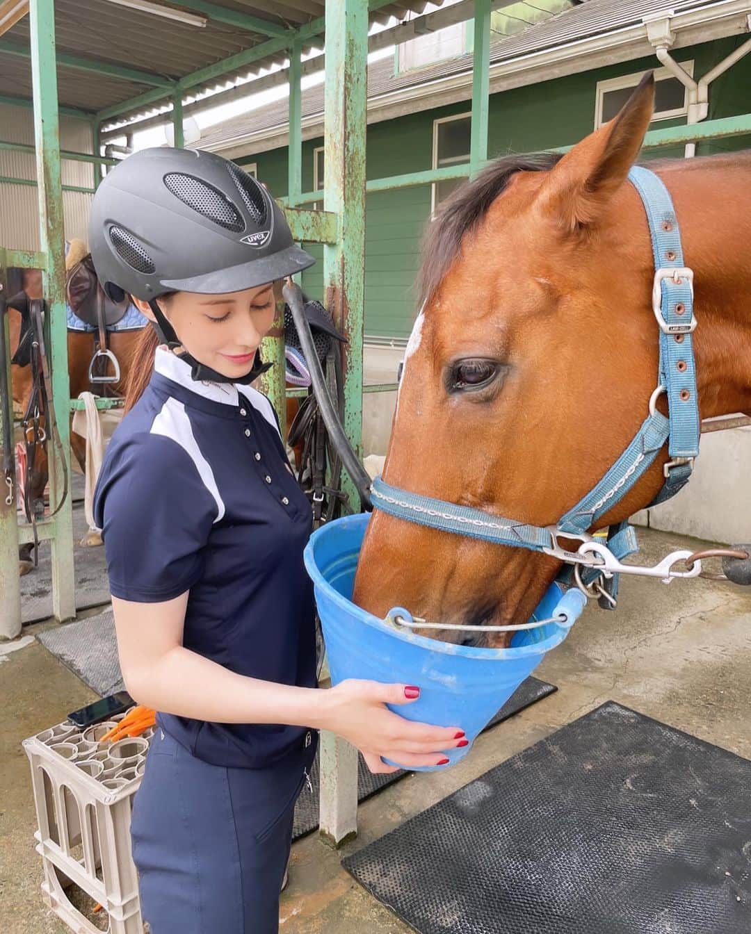 ダレノガレ明美さんのインスタグラム写真 - (ダレノガレ明美Instagram)「乗馬🐎 乗ってる時は真剣な顔ですが 終わったら笑顔です☺️  #horse  #乗馬」6月27日 18時40分 - darenogare.akemi