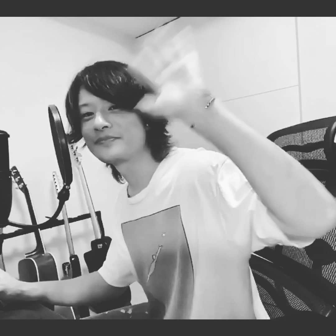 磯部寛之さんのインスタグラム写真 - (磯部寛之Instagram)「GORILLA RADIO tonight from7pm. Hiro GORILLA RADIOこの後19時から。恋愛相談なんぞしてみました。是非とも。ひろ #zipfm #gorillaradio #hiroyukiisobe」6月27日 18時52分 - hiro_isobe_alexandros