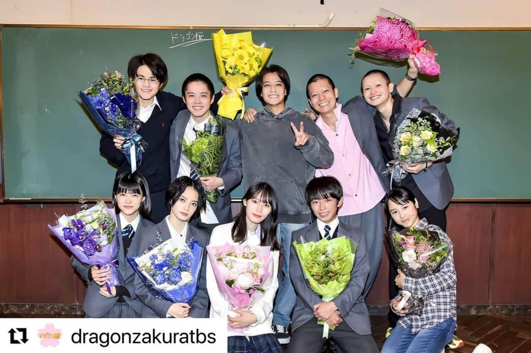 大幡しえりさんのインスタグラム写真 - (大幡しえりInstagram)「本日ついに、ドラゴン桜2最終回です！ ぜひ、ご覧ください✨ 果たして輝くんはじめ、専科の皆んなの合否はいかに😱 写真はクランクアップ時の時のものです！ 玲ちゃん私服👚👖✨ #Repost @dragonzakuratbs with @make_repost ・・・ 🐲🌸ドラゴン桜東大専科9人、仲良く揃ってクランクアップしました🎉👏  涙の合格発表の最終話、いよいよ夜9時放送です📺！約4か月間、仲間たちと一緒に駆け抜けてきた専科メンバーの集大成をぜひ見届けてください！応援よろしくお願い致します！！ 🤍🏃🏻🏃🏻‍♀️🏃🏻🏃🏻‍♀️🏃🏻🏃🏻‍♀️🏃🏻🏃🏻🏃🏻🤍  #ドラゴン桜  #みんなで東大専科応援隊  #髙橋海人  #南沙良  #平手友梨奈  #加藤清史郎  #鈴鹿央士  #志田彩良  #細田佳央太  #西山潤 #西垣匠 #大幡しえり」6月27日 19時36分 - shieri_ohata_