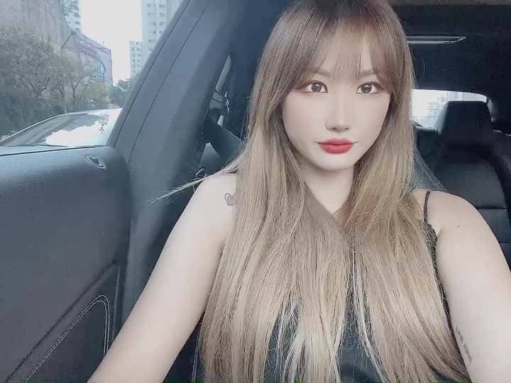 のインスタグラム：「옛날 사진 털기 시간 🤓」