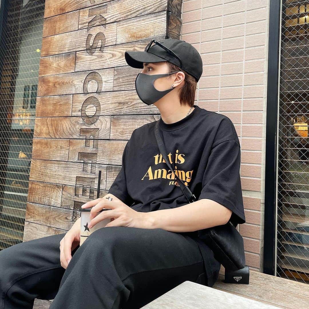 バンダリ亜砂也さんのインスタグラム写真 - (バンダリ亜砂也Instagram)「・ ・ ・ ブラックいいよね😎 ・ ・ #fashion #allblack  #ssn #sunglasses #moscot #starbucks」6月27日 20時01分 - asaya.0223