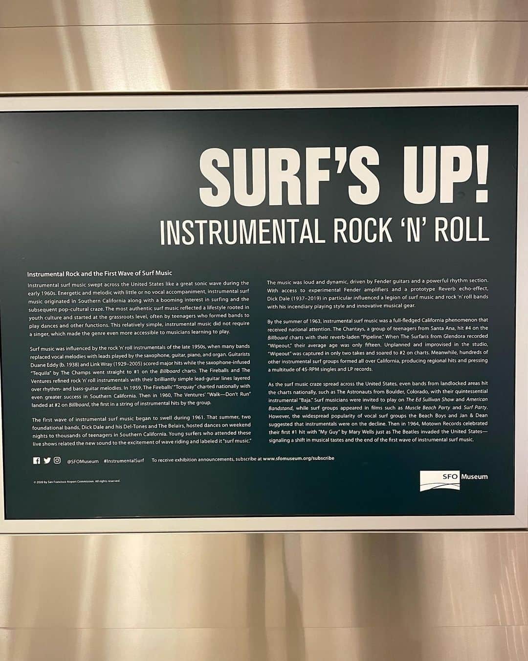 村主章枝さんのインスタグラム写真 - (村主章枝Instagram)「Surf music exhibition was held at the San Francisco airport.  There was The Ventures section, which made a big impact on the Japanese music industry. The ventures were well known for their unique style of music rhythm. My favorite is “Diamond Head” I miss going to sea 🌊   サーフミュージックの展示会をサンフランシスコ空港でやっていました。 アメリカのサーフミュージックの元祖ともいえるバンド、The Ventures（ザ・ベンチャーズ）もコーナーもありました。  ビートルズに並んで、音楽シーンに影響を与えたと言われている偉大なバンド。  「Diamond Head」などでも有名で皆さんも聞いたことある、「テケテケ」です。 (この奏法を始めたのは同じくサーフミュージックの元祖であるディック・デイルだとも言われています) 海に行きたくなりますね〜🏄🏻‍♀️🌊  #ventures  #surfmusic  #ベンチャーズバンド  #サーフミュージックが心地良い」6月28日 6時33分 - fumie.suguri