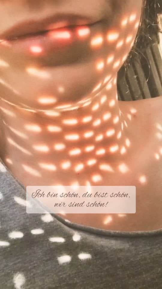 Joyce Ilgのインスタグラム：「Körper sind so wundervoll. Was sie täglich für uns leisten, wie intelligent sie aufgebaut sind, wie stark sie sind. Sie können viel aushalten, so viel heilen, sie schenken uns unsere Sinne in diesem Leben auf der Erde. Lasst uns unsere Sinne und unsere Körper bewusst nutzen & dankbar dafür sein. Sie sind ein Geschenk. Lasst uns gut zu unseren Körpern sein und sie lieben. ❤ #selflove #bodypositivity」
