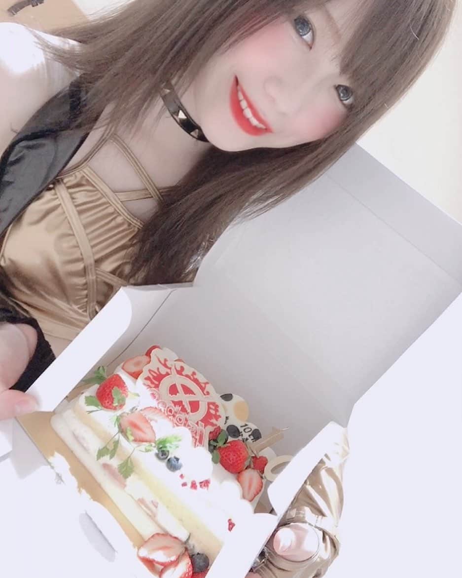 鹿島沙希さんのインスタグラム写真 - (鹿島沙希Instagram)「デビュー10周年のお祝いケーキ あざ！！！！」6月27日 22時33分 - kashima_saki_1