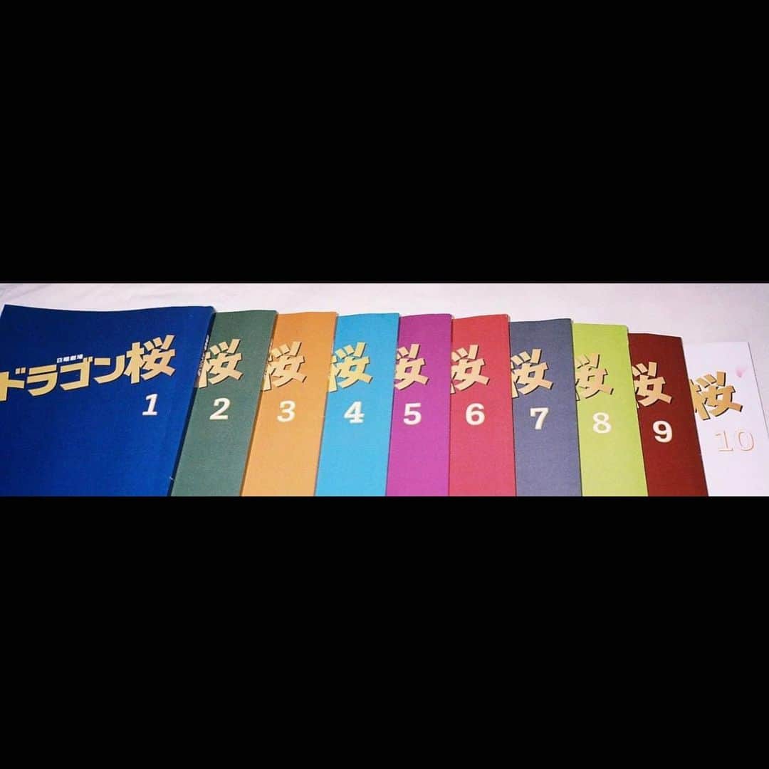 志田彩良のインスタグラム：「・ 日曜劇場「ドラゴン桜」全10話 ご視聴ありがとうございました！  今の自分にとってもこれからの自分にとっても 大切な財産だといえる作品に出会えました。  桜木先生、水野先生、そして 東大専科の大切な仲間達の中で 小杉麻里を演じられた事 とても幸せです。  監督、プロデューサーさんをはじめとする スタッフの皆様にも沢山支えて頂き 感謝の気持ちでいっぱいです。  本当にありがとうございました！  これからも精進して参りますので 暖かく見守って頂けたら幸いです。」