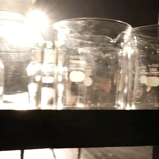 shojiのインスタグラム：「My friend Jekyll の大千穐楽である大阪公演が終了しました！ 脚本・演出の瀬戸山美咲さんに導かれて、最初から最後まで勉強ばかり日々でした！！！！  最高のミュージシャン、いや、同じバンドメンバーの @jin_jin_jin_jin_jin_jjiinn  @masahirotobita  の二人と一緒に、最後まで完走できて幸せでした！！  最愛のスタッフチームに囲まれて、この状況下で来てくれたお客さんに囲まれて、そして来れなかったけど全国から大阪に向けて届けてくれたエネルギーを感じながらステージに立たせてもらいました！  本当にありがとうございました🙏  この経験を背負って、更に成長して帰ってきます！！  本当にありがとうございました！ そしてジキルとアタスン、お疲れ様でした！！ また会う日まで🙋‍♂️  #stkgz #シッキン　#シットキングス　#持田将史　#小栗基裕　#マイフレンドジキル　#myfriendjekyll  #マイジキ　#次はkazukiとNOPPOのおまだれ　#楽しみ　#もっともっといいエンターテイメントを届けていけるように頑張ります！　#みんなで生きよう　#そしてまた会おう」