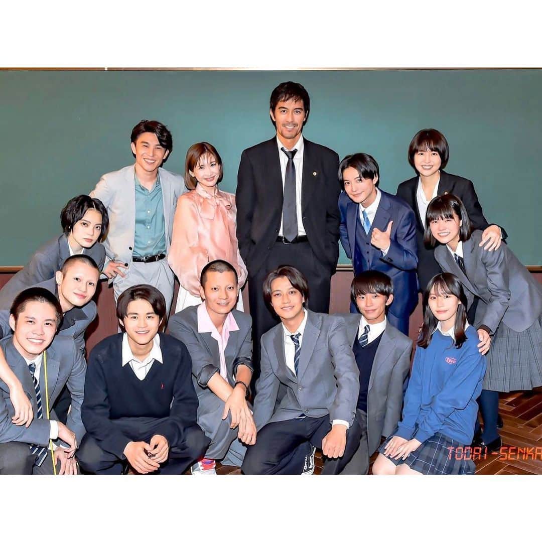 紗栄子さんのインスタグラム写真 - (紗栄子Instagram)「今日はドラマ「ドラゴン桜」の最終回の放送でした🐉🏫✨  今もなお、みなさんに愛され続ける作品に当時出演させていただけたこと、 そして新たな「ドラゴン桜」にも声をかけていただき、16年前のクラスメイト達とみんなでサプライズ出演させて頂けたことをとても嬉しく思います☺️💓  現場では東大専科のみんなの仲の良い姿を拝見し微笑ましく思うと共に、阿部さんや当時のメンバーと過ごす時間はとても楽しくて感慨深い1日となりました☺️💓  最終回の放送も終わり、皆さん一息ついたところだと思いますが、3ヶ月間の撮影、スタッフ、キャストの皆様本当にお疲れ様でした😌🌷✨ #ドラゴン桜」6月27日 23時18分 - saekoofficial