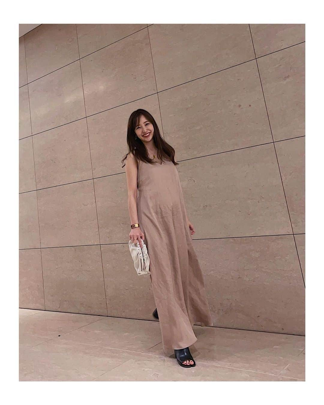 板野友美さんのインスタグラム写真 - (板野友美Instagram)「today's outfit👠🤍  #necklace  @alighieri_jewellery  #onepiecedress @wrinn_  #bag @newbottega  #sandals  @maisonmargiela  #ootd #Fashion #友Style」6月27日 23時15分 - tomo.i_0703