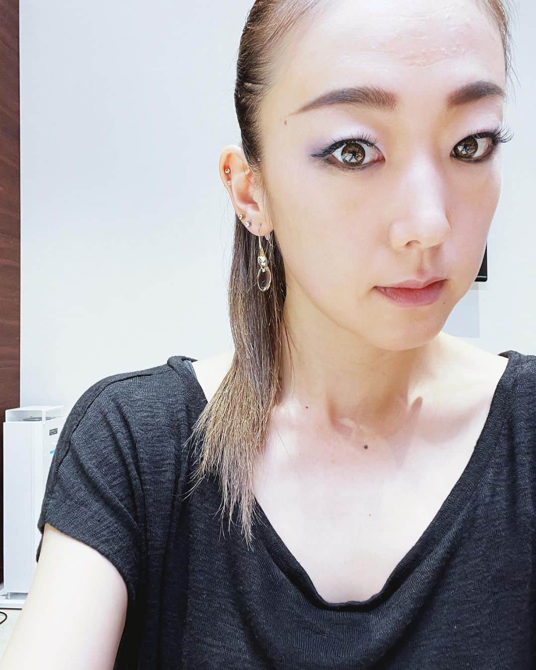 村主章枝さんのインスタグラム写真 - (村主章枝Instagram)「I love dangle pierces. I found there at @spbs_tokyo  最近、垂れるタイプピアスが気になっています。 これは、こちらで見つけました💁‍♀️ @spbs_tokyo  #danglepiercing  #垂れるピアス  #揺れるピアス」6月28日 7時29分 - fumie.suguri