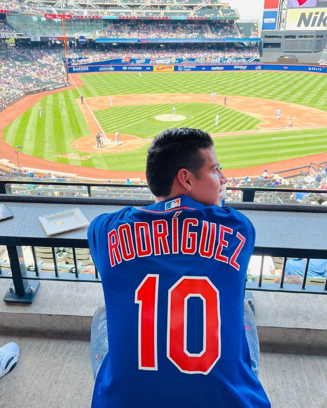 ハメス・ロドリゲスのインスタグラム：「10 ⚾️」