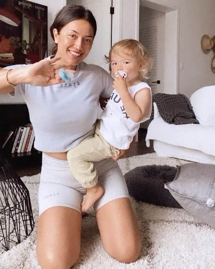 Bianca Cheah Chalmersのインスタグラム：「Today we say bye, bye to the dummy/ #pacifier 🥺 and hello to the weaning pacifiers. Wish us luck — hope these work 🥰… (wearing @azurestreetwear 💙)」