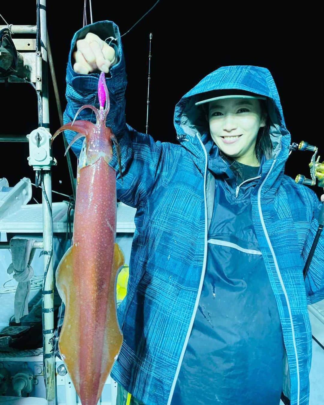 矢野由希子のインスタグラム：「プライベートイカメタルをした日。 イカ捌くの多少上手になったよ🤤  #魚釣り #イカメタル #イカ #🦑」