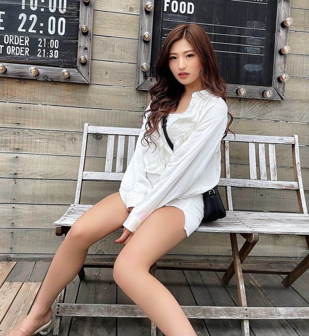MIYABIのインスタグラム：「おはよう御座います🌞  たくさんの嬉しいコメントありがとう御座いました🥺🙏  ダンスレッスンしてくださった、じゅのんさんにアドバイスもたくさん頂いたので、それを活かして頑張りたいと思います🔥👯‍♀️  これからだんだんとイベントが復活してくるので楽しみです〜💜  今日も素敵な1日にしましょうね🥰  #cyberjapan #サイバージャパン  #cjd_miyabi #ミヤビーム  #ミヤビコーデ」
